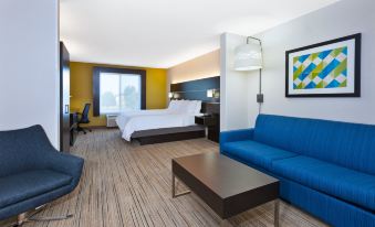 Holiday Inn Express & Suites Cleveland-Richfield