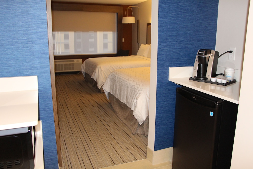 Holiday Inn Express & Suites Phoenix - Airport North, an Ihg Hotel