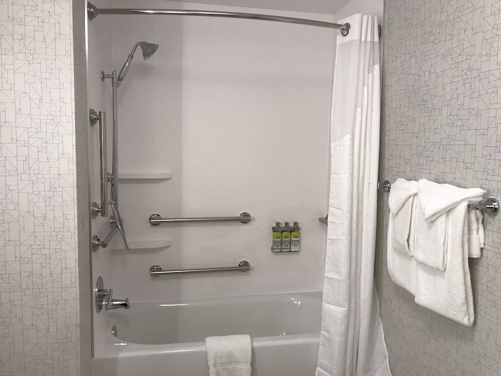 Holiday Inn Express & Suites Phoenix - Airport North, an Ihg Hotel