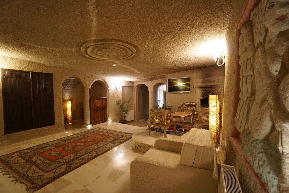 Roma Cave Suite