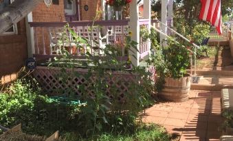 Violet Rose Bed & Breakfast - Housity
