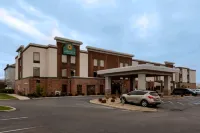 La Quinta Inn & Suites by Wyndham Columbus - Grove City - 駐車場