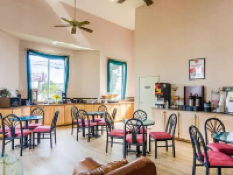 อีโคโน ลอดจ์ อินน์ แอนด์ สวีทส์ กัลฟ์พอร์ต แอร์พอร์ต โรงแรมในกัลฟ์พอร์ต