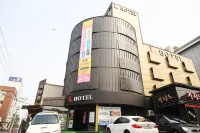 Gunsan L Hotel Hotels near Eunpa Lake Park(West Side)
