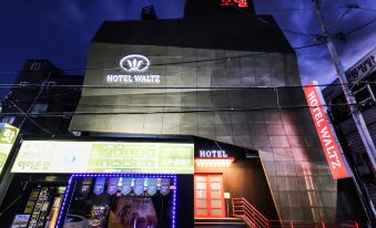 waltz hotel