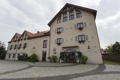 Villa Estera - Hotel & Restauracja Hotels near Ptak Warsaw Expo