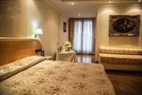 LH Hotel Domus Caesari Hotel dekat Chiesa di San Tommaso da Villanova