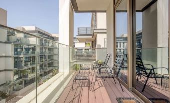 Captivating Apt in City Walk Pool View!