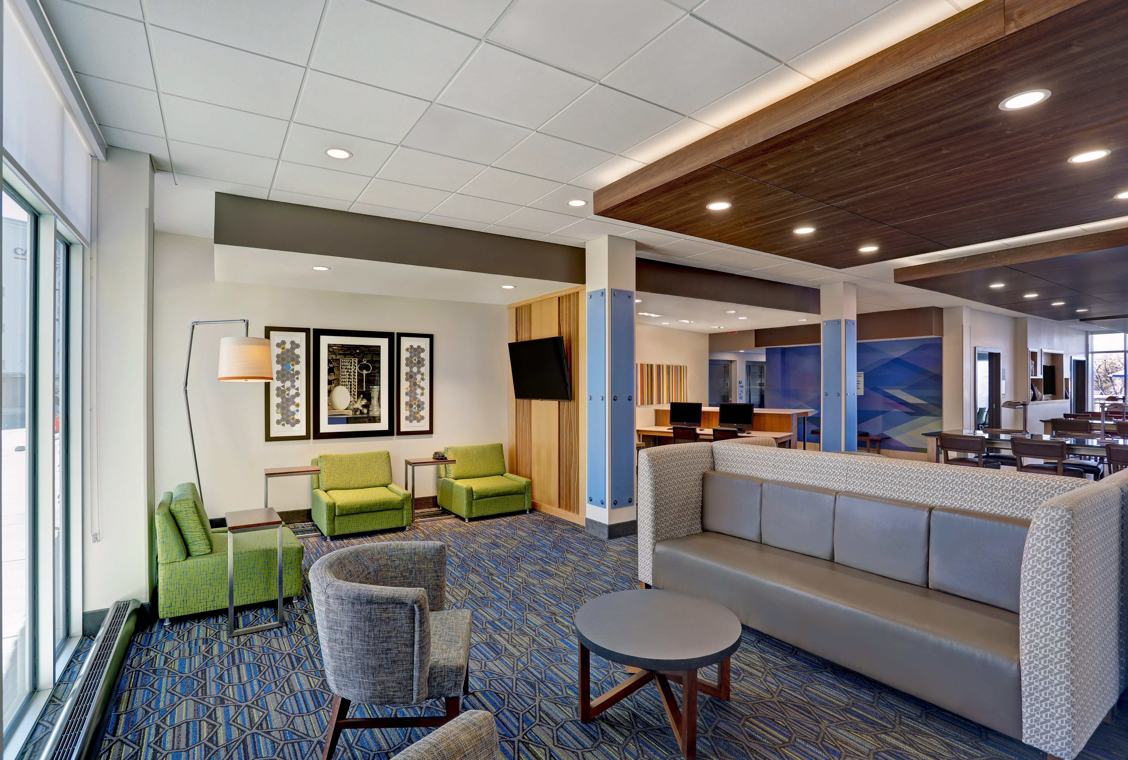 Holiday Inn Express & Suites Lenexa - Overland Park Area, an Ihg Hotel