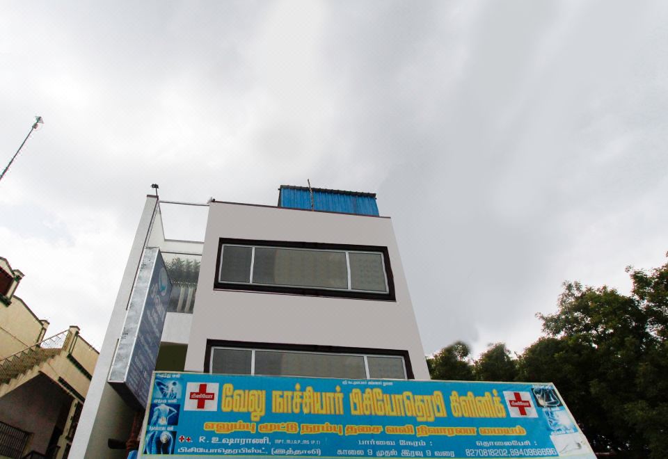 OYO 67022 Crescent Lodge - Housity