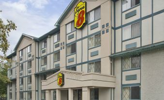 Super 8 by Wyndham Stamford/New York City Area