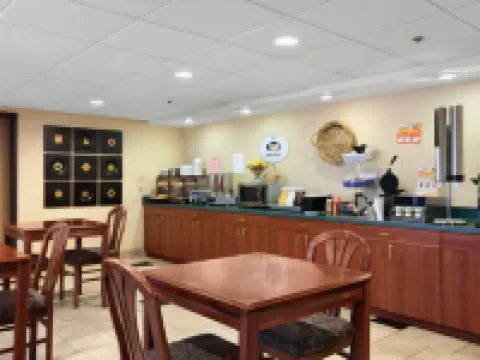 Super 8 by Wyndham Chandler Phoenix Hotels in Chandler