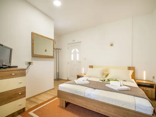 Jozo Hotels in Zadvarje