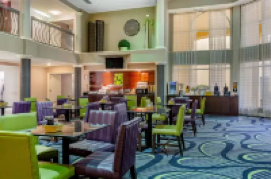 La Quinta Inn & Suites by Wyndham Raleigh Durham Airport Hoteles en Cary