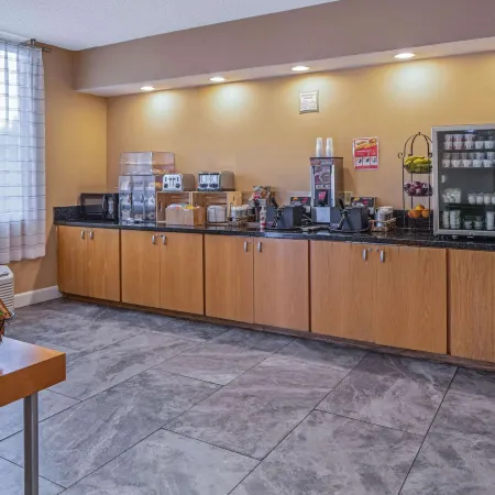 La Quinta Inn & Suites by Wyndham Naples Downtown