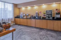 那不勒斯市區拉昆塔溫德姆套房飯店 - 早餐