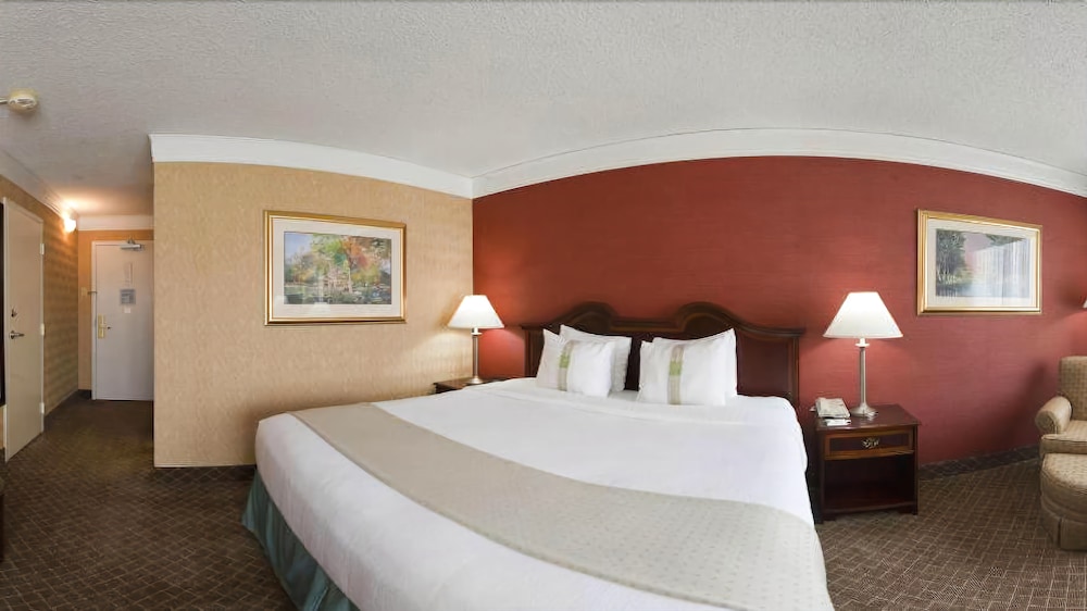 Holiday Inn Cleveland-Mayfield, an Ihg Hotel