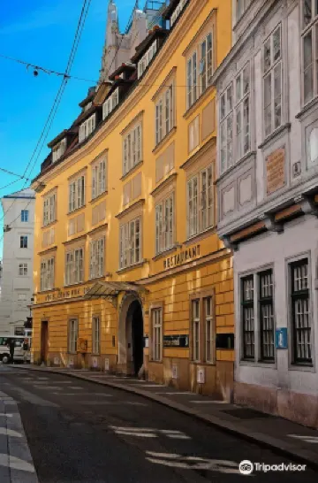 Hotel König Von Ungarn Hotels in Rothneusiedl