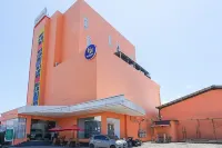 Hotel Royal Manado Wanea 호텔