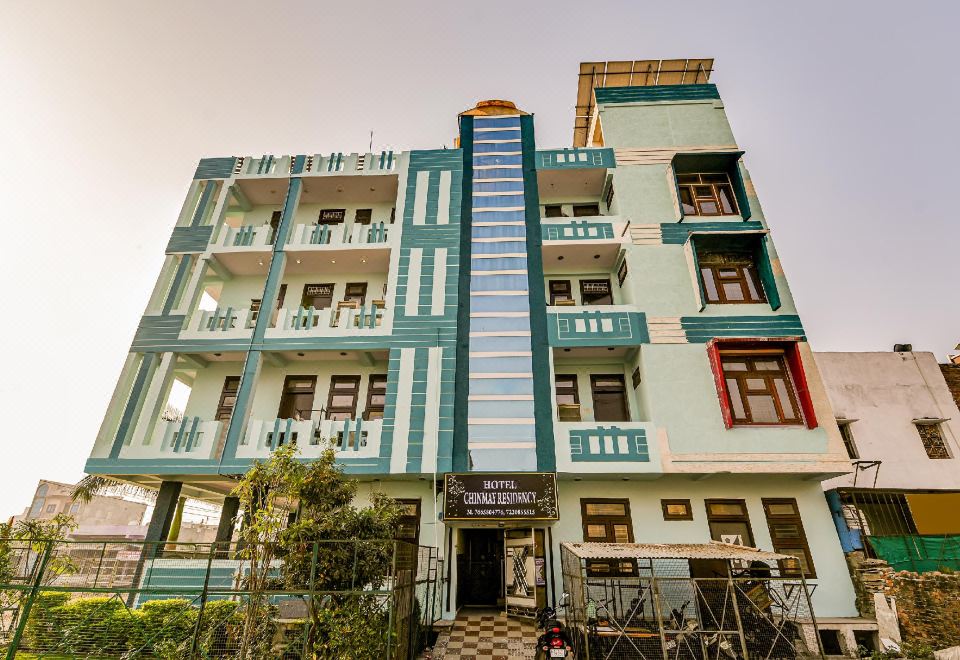 OYO 70398 Chinmay Residency - Housity