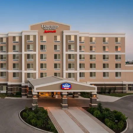 Fairfield Inn & Suites Winnipeg Отели рядом с достопримечательностью «Спортивный комплекс «Белл МТС Плэйс»»