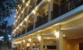 Huaysay Riverside Hotel