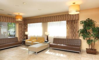 Crystal Inn Hotel & Suites - Salt Lake City