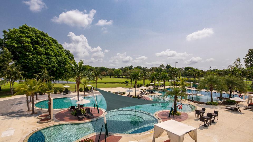 Eastin Thana City Golf Resort Bangkok – Free Scheduled Shuttle from Hotel to Suvarnabhumi Airport