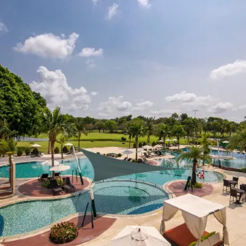 Eastin Thana City Golf Resort Bangkok – Free Scheduled Shuttle from Hotel to Suvarnabhumi Airport Отели рядом с достопримечательностью «Royal Park Thailand»