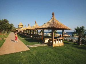 Latanya Park Resort