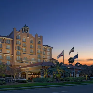 Four Points by Sheraton Suites Tampa Airport Westshore Отели рядом с достопримечательностью «Стейк-хаус Bern's»