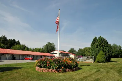 Moonlight Inn Hotels in 