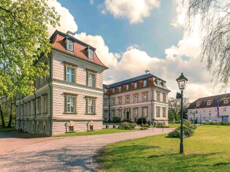 Hotel Schloss Neustadt-Glewe Отели в г. Людвигслуст-Пархим