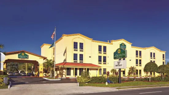 La Quinta Inn & Suites by Wyndham St. Petersburg Northeast