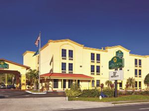 La Quinta Inn & Suites by Wyndham St. Petersburg Northeast