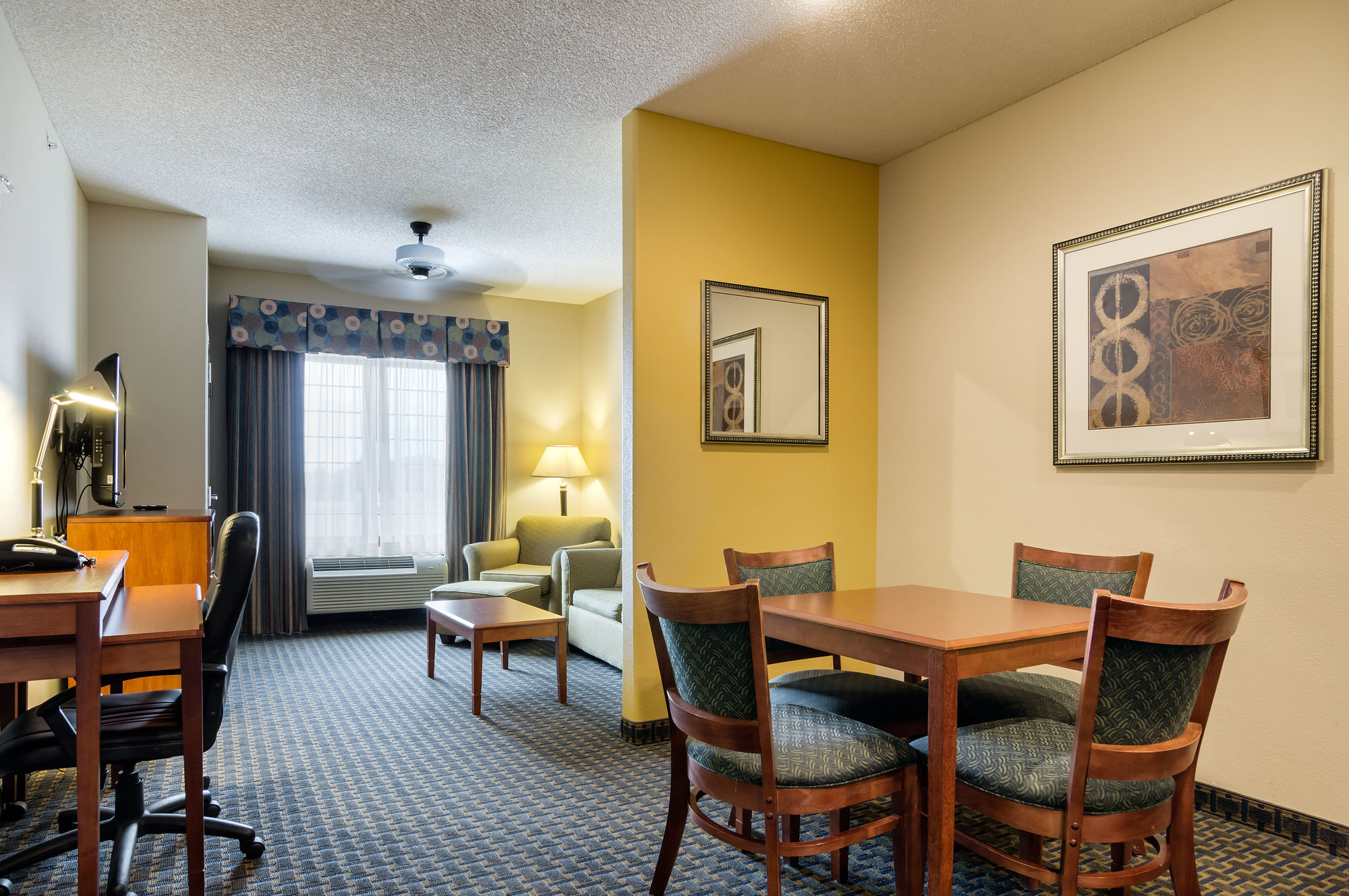 Comfort Suites Pratt