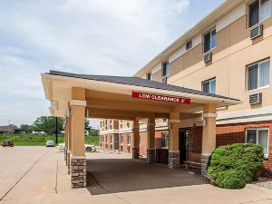 Quality Inn & Suites Davenport Near I-80