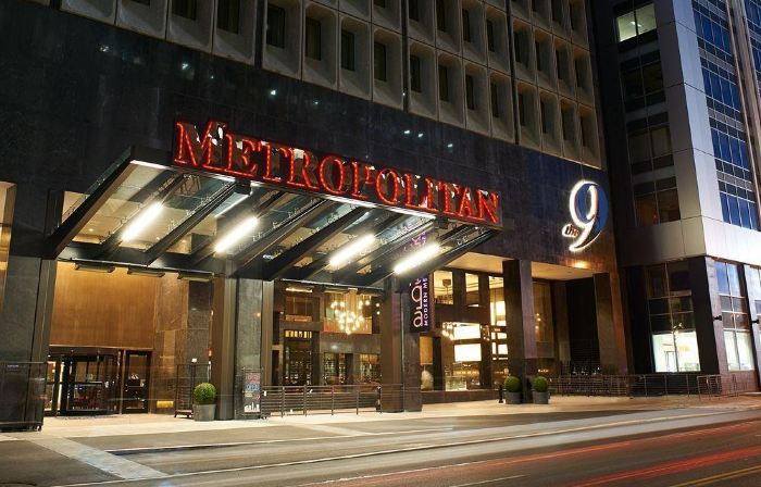 Metropolitan at the 9, Autograph Collection