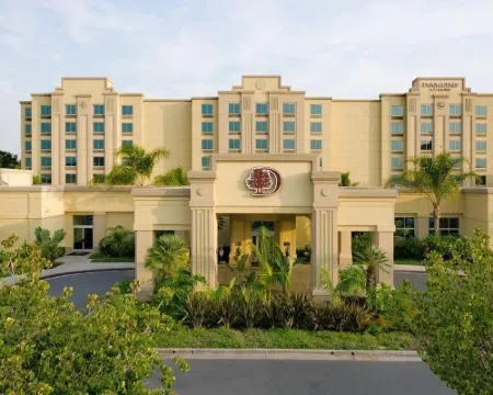 ダブルツリー バイ ヒルトン ロサンゼルス - コマース コマースのホテル