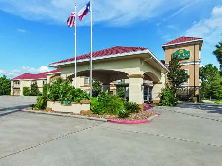La Quinta Inn & Suites by Wyndham Conroe Отели в г. Конро