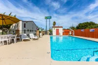 Quality Inn Near Fort Hunter Liggett - Swimmingpools