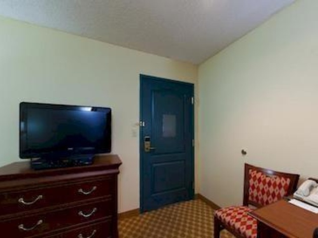 Country Inn & Suites by Radisson, Nevada, MO