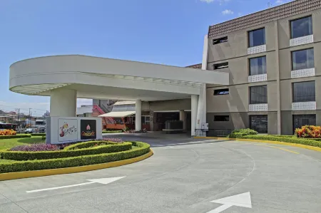 Irazú Hotel & Studios Отели рядом с достопримечательностью «Calle Puente de piedra»