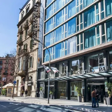 Eurostars Cristal Palace Отели рядом с достопримечательностью «Дом Каса-Батльо»