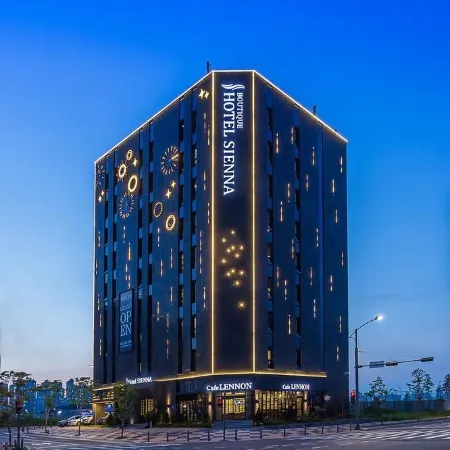 Hotel Sienna Отели рядом с достопримечательностью «Стадион Пхаджу»