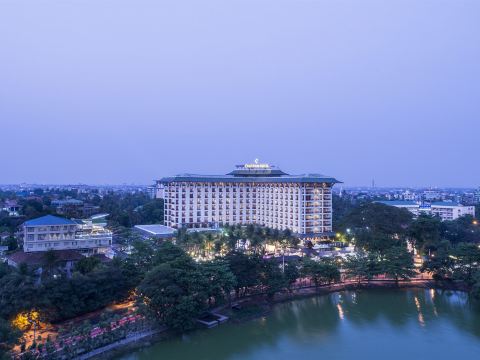 Chatrium Hotel Royal Lake Yangon