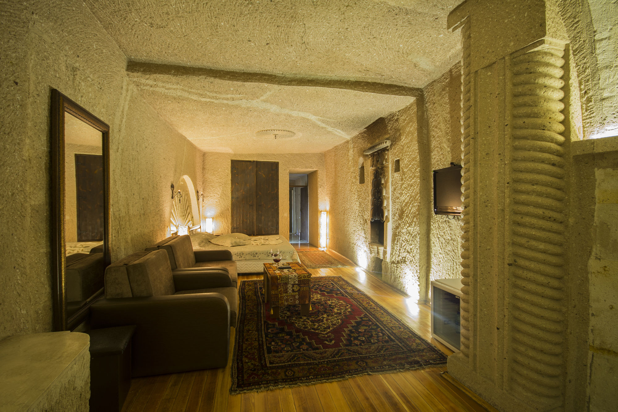 Roma Cave Suite