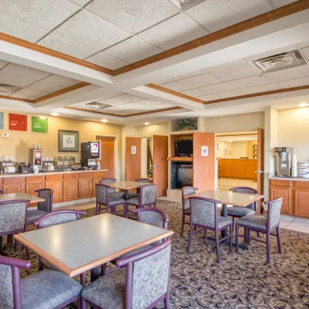 Quality Inn & Suites MidAmerica Industrial Park Area