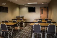 Comfort Suites Hotel and Conference Center - 2 estrellas
