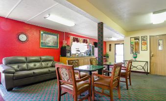 Econo Lodge Lansing - Leavenworth